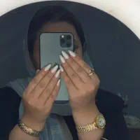 Nail artist