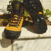 کفش کوهنوردی درحدنو نو  ویبرام کرامپون خور