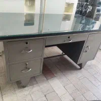 میز فلزی قدیمی انتیک در حد نو