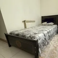 یک عدد تخت تکنفره همراه با تشک
