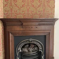شومینه برقی کلاسیک با قاب چوبی لوکس