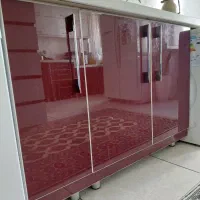 در کابینت بسیار نو و سالم