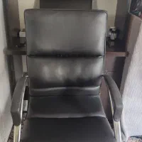 میز تحریر و کتابخانه . صندلی اداری چرخدار