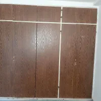 در کمد دیواری سالم بدون نقص