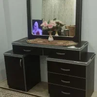 میز آرایشی سالم و تمیز