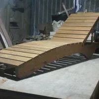 تخت کنار استخری