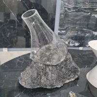 گلدان شیشه و سنگ