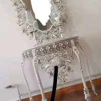 اینه و‌شمعدان بوفه