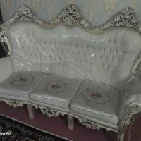 مبل سلطنتی کرم