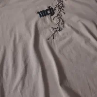 تیشرت طرح شکوفه