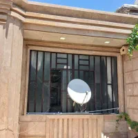 دو عدد درب و پنجره شیشه ریز سنگین با شیشه