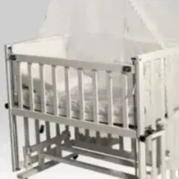 تخت کنار مادر
