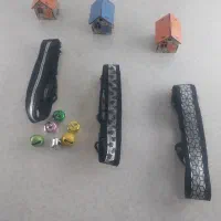دستمال گردن و بند گردنی و زنگوله و برس وشانه