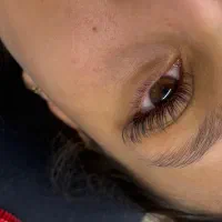 استخدام دستیار مژه