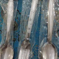 قاشق چنگال در طرح رنگ مختلف فقط عمده