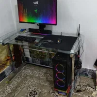 میز کامپیوتر شیشه ای