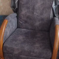 مبل جنس چوب گردو خیلی محکم وعاالی .کاورمبل دارد