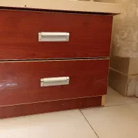 یک عدد پاتختی و یک عدد میز تحریر،