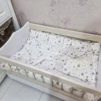 گهواره چوبی کاملا سالم و قابلیت تکان خوردن