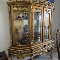 ویترین طلا کوب شده