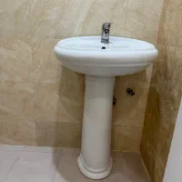 روشویی سرویس بهداشتی به همراه شیر