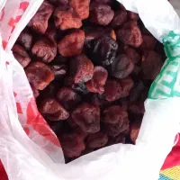 آلو خشک و کشمش