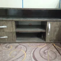 دوعدد میز تلوزیون وتلوزیون