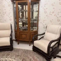 مبلمان چوبی محکم و قدیمی