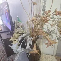 گلدان با گل مصنوعی