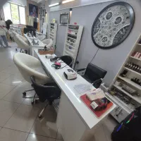 اجاره اتاق ، میز ناخن ، تخت