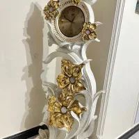 ساعت ایستاده کلاسیک گل نگین دار سفید طلایی