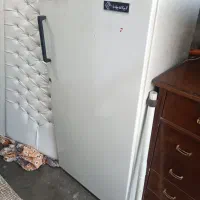 یخچال کوچک کاملاً سالم