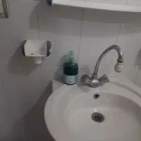 سرویس کامل روشویی کارکرده با شیرآلات روی آن