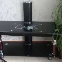 میز تلویزیون شیشه ای .