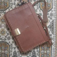 کیف کارمندی و لپ تاپ