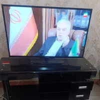 زیر تلویزیون کاملا شیشه ای