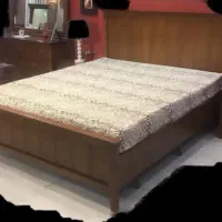 تخت دونفره چوبی