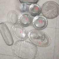 تعدادی ظروف شیشه‌ای