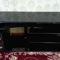 میز زیر تلویزیون شیشه‌ای