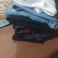 مقداری لباس درهم باهم ۴۰۰