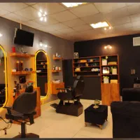 آرایشگر ماهر مرد درصدی