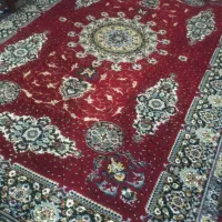 تعدادی لوازم منزل. فرش و مبل