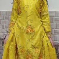 لباس محلی زیبا در حد نو