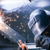 جوشکار سیار درب و پنجره نبشی کشی، لوله کشی آب سیار