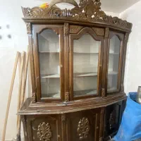 ویترین و میز چوبی
