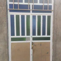 در ورودی ساختمان (حال) آهنی
