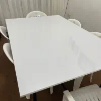 تعدادی میز ام‌دی اف‌فروشی