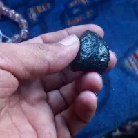 شهاب سنگ.. و یاقوت سیاه و سنگهای کمیاب در طبیعت