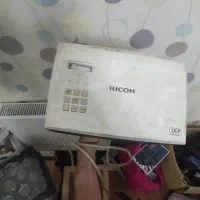 ویدیو پرژکتور ریکو با پرده نمایش