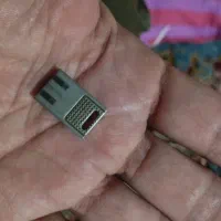 فلش کوچیک فلزی